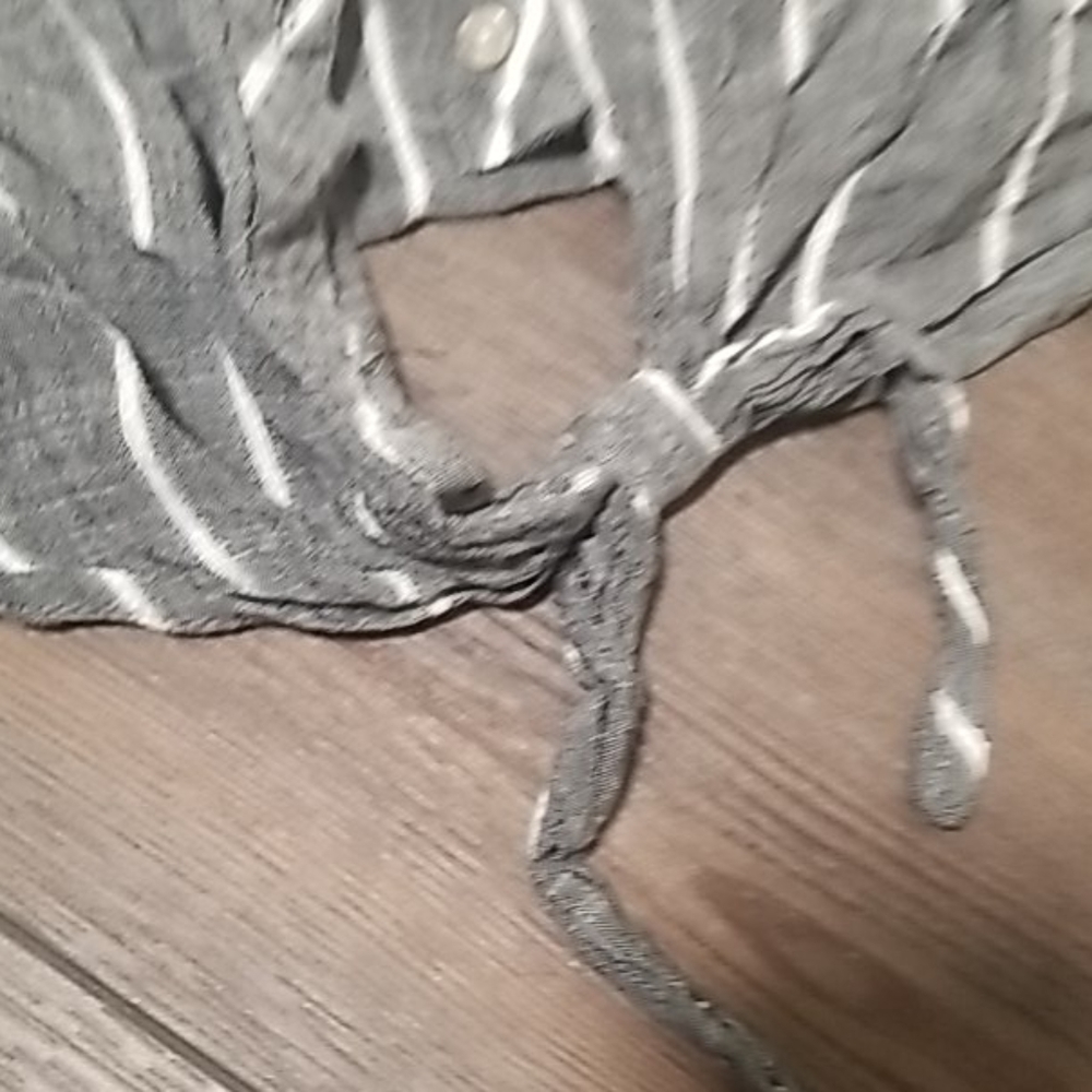 Button up top - Picture 3 of 3